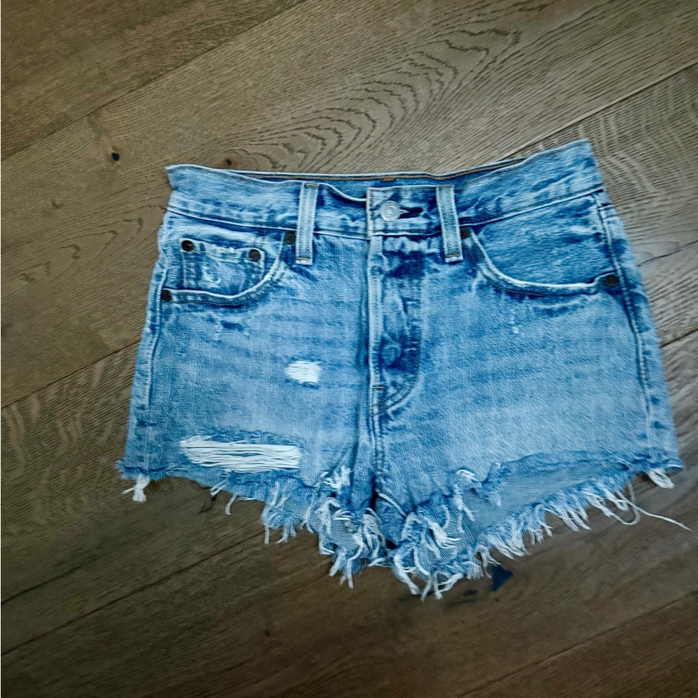 Levi’s 501® MID RISE WOMEN'S SHORTS, Medium Wash, Size 24 - NWT